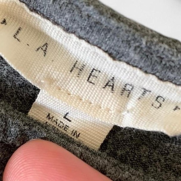 LA Hearts “vibes” Stretchy Spaghetti Crop Top - Picture 2 of 4